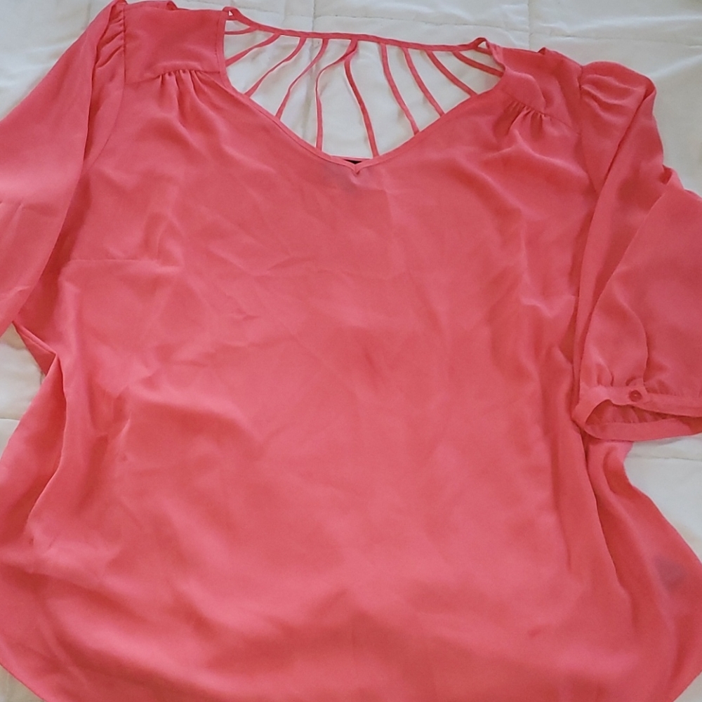 Flowy Coral 3/4 Sleeve Top with Lattice Design